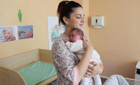 Kazakistan’da bir kadın 3 ayda 2 kez doğum yaptı