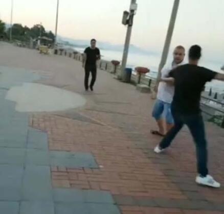 Sosyal medya canlı yayınında görüp koştular 2si kadın 3 Rus turist...