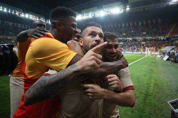 Galatasaray kulübesinde gerginlik Adebayor...