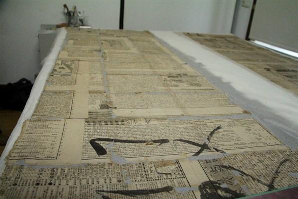 Tarihi paravanın astarından 19. yüzyıla ait Japon gazete kupürleri çıktı