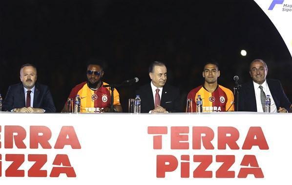 Galatasarayda imza şov