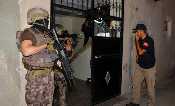 Adanada polisten dev operasyon 500 polis katıldı