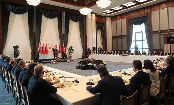 Cumhurbaşkanı Erdoğan belediye başkanlarına seslendi: Yakından izliyorum