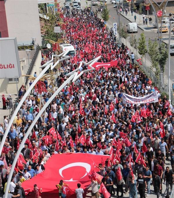 Teröre Lanet, Kardeşliğe Davet mitingleri  Bayrağı alan meydanlara çıktı