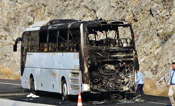 Muğlada yolcu otobüsü alev alev yandı