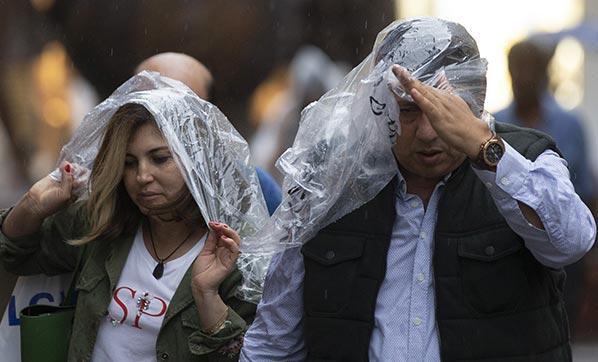 Şiddetli yağmur geliyor İstanbula doğru yola çıktı