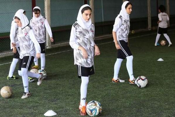 İran’da kadınlar biletlere hücum etti