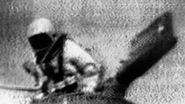 İlk uzay yürüyüşünü yapan astronot hayatını kaybetti