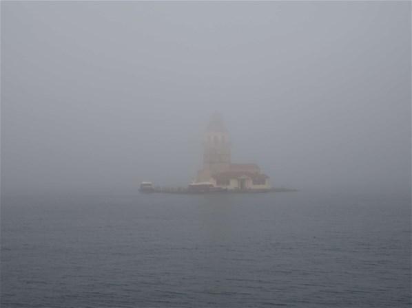 İstanbulda deniz ulaşımına sis engeli İptal edildi...