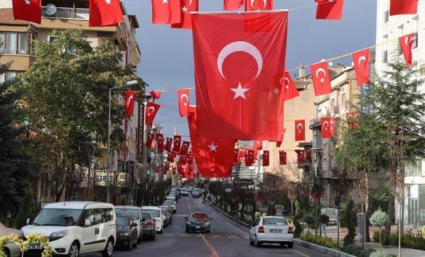 Nevşehir sokakları ay-yıldıza büründü