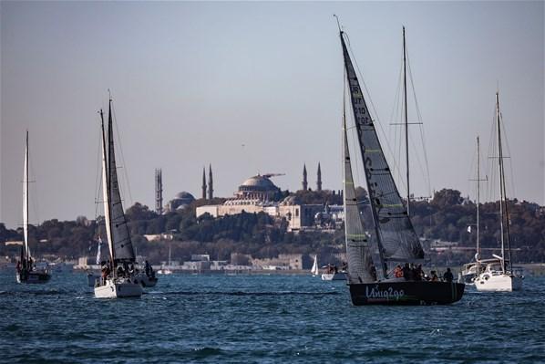 İstanbul Boğazında yelkenli şöleni