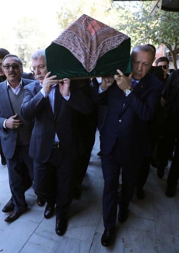 Cumhurbaşkanı Erdoğan, Muhammet Emin Akbaşoğlunun annesinin cenaze törenine katıldı