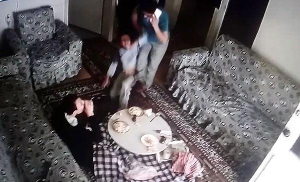 İzmir’de bakıcı şiddeti kameraya yansıdı