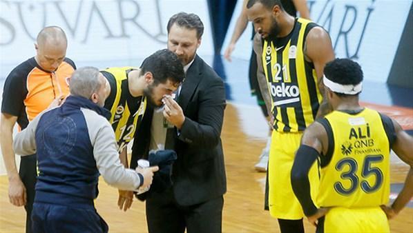 Fenerbahçeye kötü haber Yıldız oyuncunun burnu kırıldı
