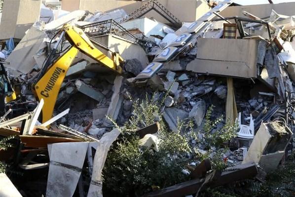 Büyük depremde Türk vatandaşların kaldığı otel çöktü