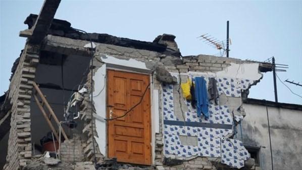 Arnavutluk depremle sarsıldı Türkiye yardım gönderdi