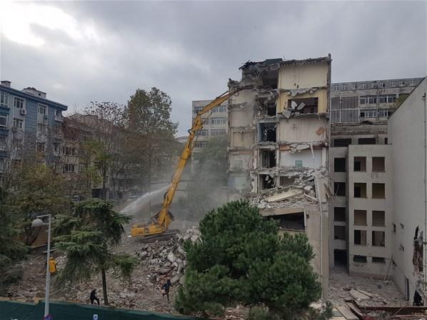 Çapa Diş Hekimliği Fakültesi binasında yıkım başladı
