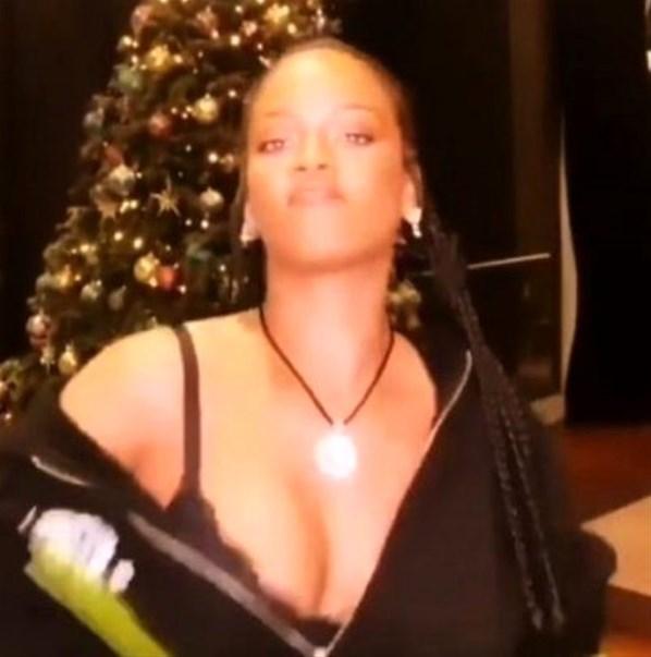 Şarkıcı Rihannanın, göğüs dansı olay oldu