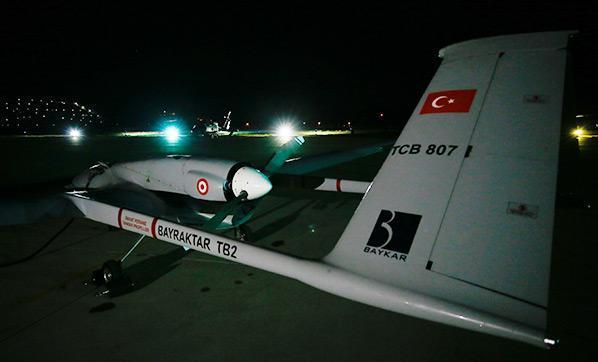 Türkiyeden kalkan İHA, KKTC Geçitkale Havalimanına indi