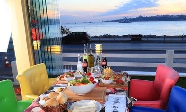 Canlı müzikli, konaklamalı, yemekli yeni yıla özel İstanbul eğlenceleri…