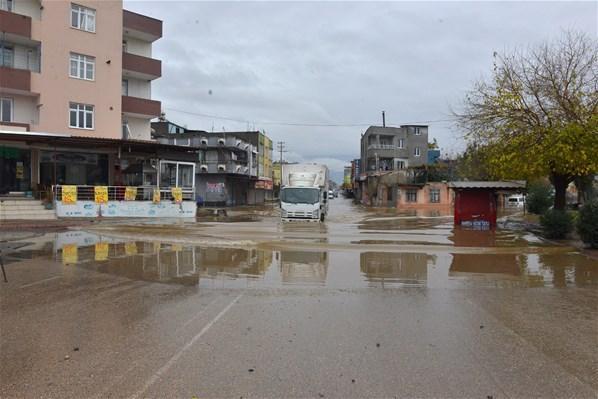 Adana göle döndü Okullar tatil edildi