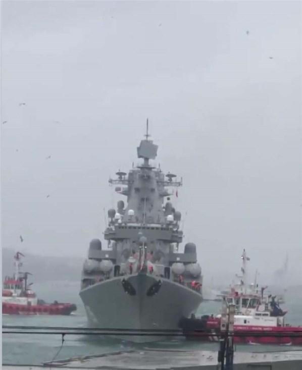 Rus savaş gemisi Boğazda sürüklendi