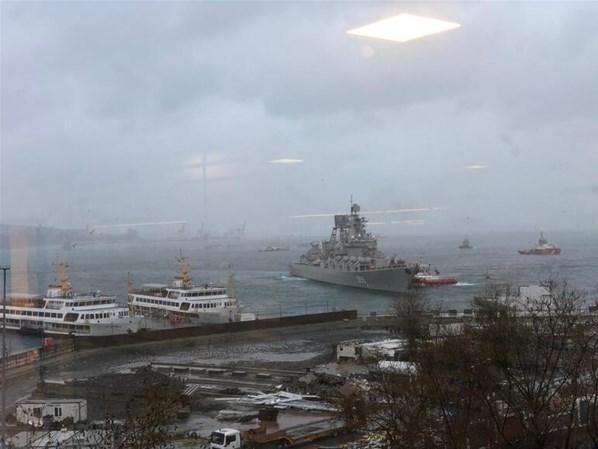 Rus savaş gemisi Boğazda sürüklendi