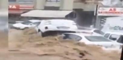 Mersinde sel: İki kişi hayatını kaybetti