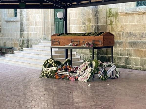 KKTCde şok Türk bakanın dayısını İngiliz mezarlığına defnettiler