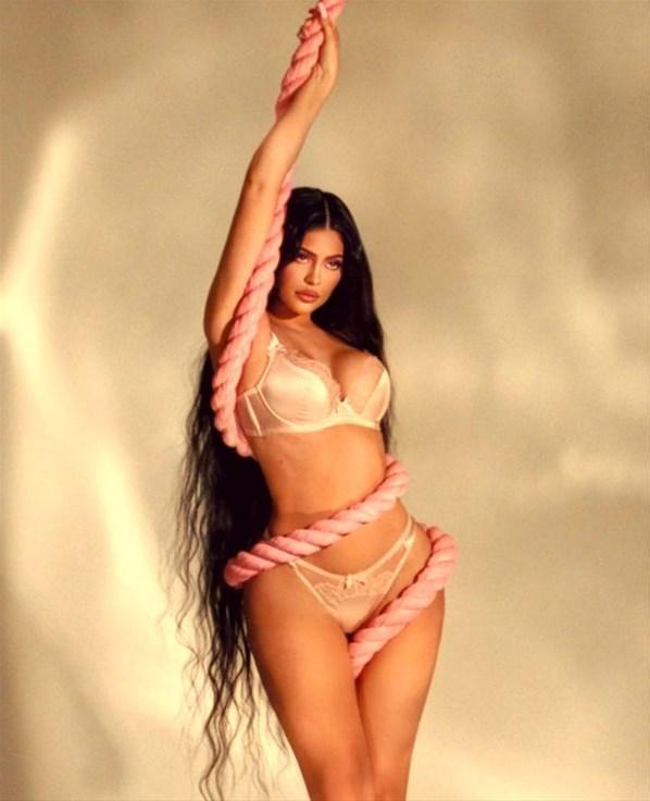 ABDli yıldız Kylie Jenner, yaptığı ip dansıyla nefes kesti