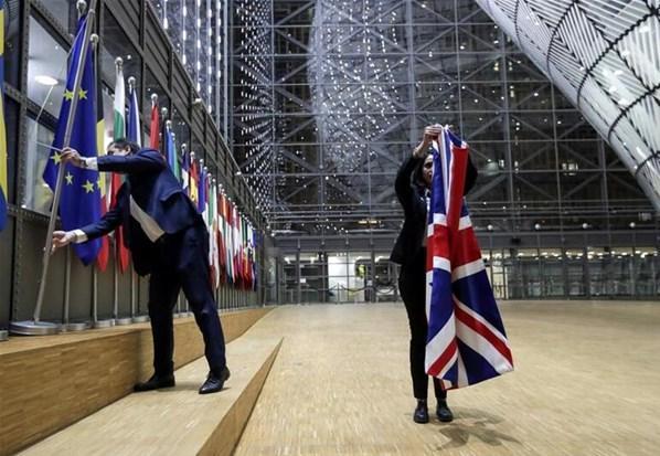 İngiltere ABden ayrıldı Bayrak indirildi...