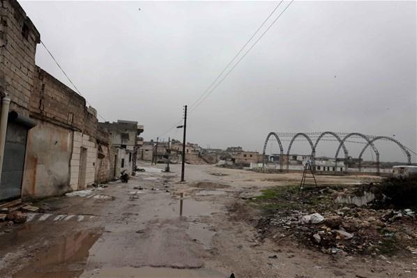 Bombardıman sonrası İdlib hayalet kente döndü
