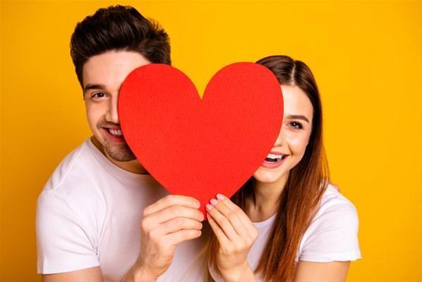 Eşine sevgililer günü mesajları - İlk Sevgililer Günü mesajı (14 Şubat Sevgililer Günü mesajı)