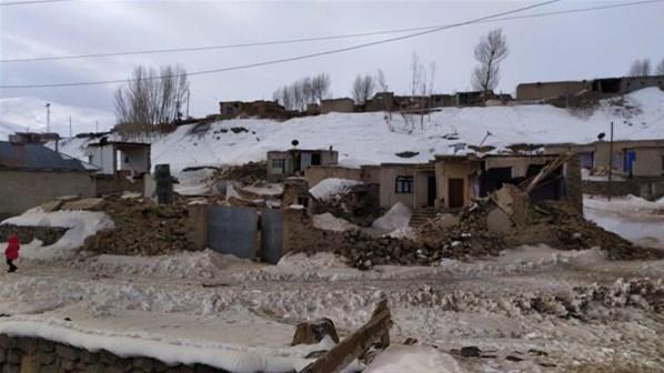 Son dakika... Türkiye - İran sınırında deprem Vanda yıkılan evler var