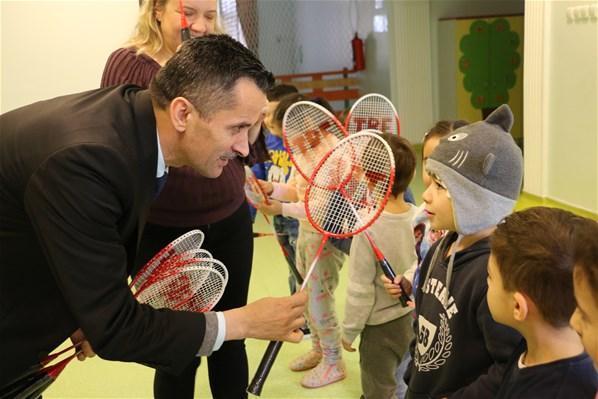 81 İlde 81 Anaokulu projesi ile çocuklar badmintonla tanıştı