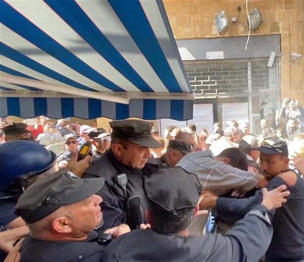 Kıbrısta sınır kapılarının kapatılmasına yönelik eylemde olaylar çıktı