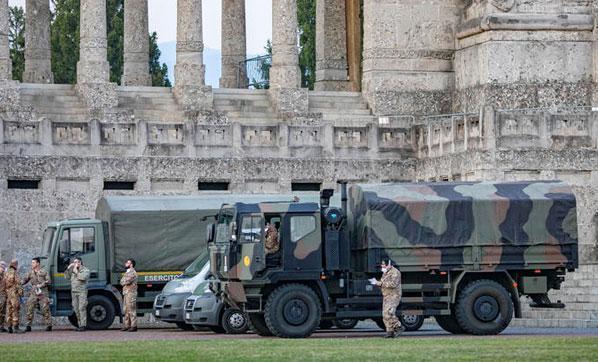 İtalyada daha sıkı kontrol için ordu sokağa çıkıyor