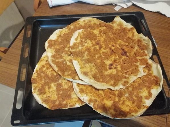 Evde lahmacun nasıl yapılır Lahmacun malzemeleri nelerdir İşte evde lahmacun tarifi…