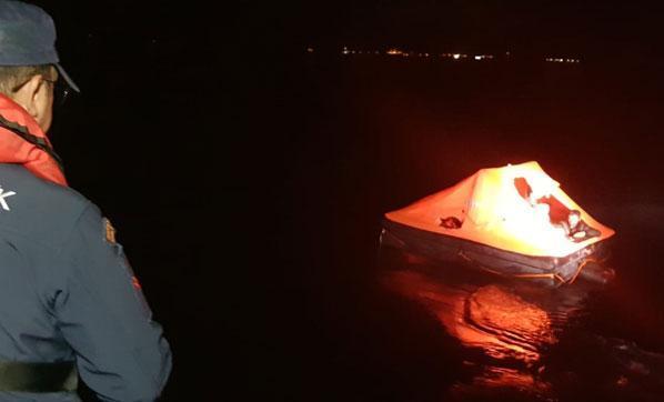 Yunan sahil güvenliğinin Türk kara sularına bıraktığı 9 sığınmacı  kurtarıldı