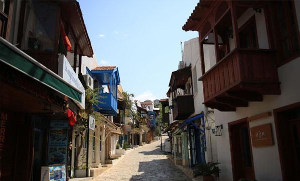 Kovid-19a rastlanmayan Kaşın sırrı: Sosyal izolasyon ve sıkı denetim