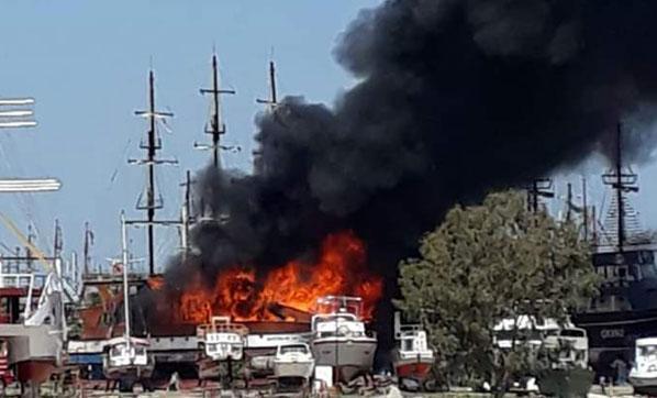 Gezi teknesinde yangın
