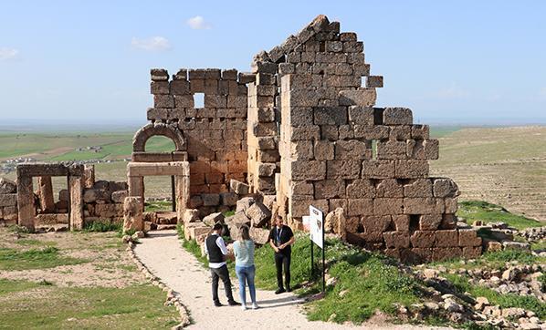 Zerzevan Kalesi nerede, nasıl gidilir Zerzevan Kalesinin tarihi