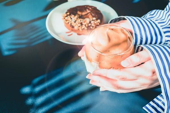 Şimdilerde yeni trend ‘Dalgona kahvesi’ Dalgona kahvesi nasıl yapılır Dalgona kahvesi tarifi yapılışı