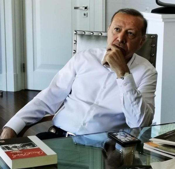 Cumhurbaşkanı Erdoğandan şiir paylaşımı