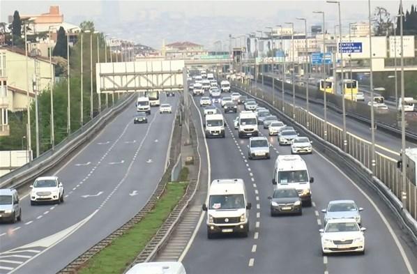 İstanbulda yasak kalktı, araçlar yola çıktı