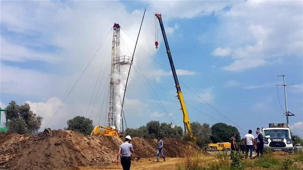 Aydında sondaj çalışması sırasında sıcak su patlaması