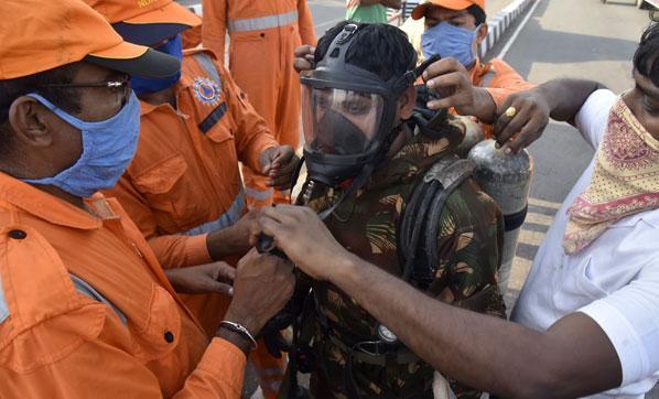 Hindistanda sanayi tesisinden sızan kimyasal gazdan 13  kişi öldü