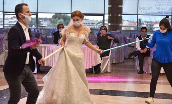 Nikah salonları ne zaman açılacak Düğün yasağı ne zaman kalkıyor İşte düğünler ve nikah salonları için normalleşme takvimi