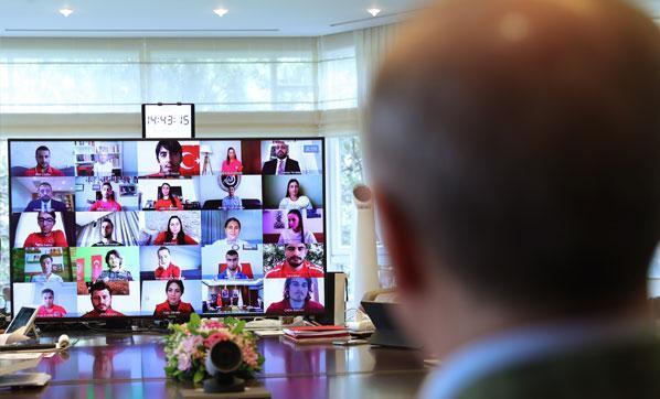 Cumhurbaşkanı Erdoğan gençlerle video konferansta bir araya geldi