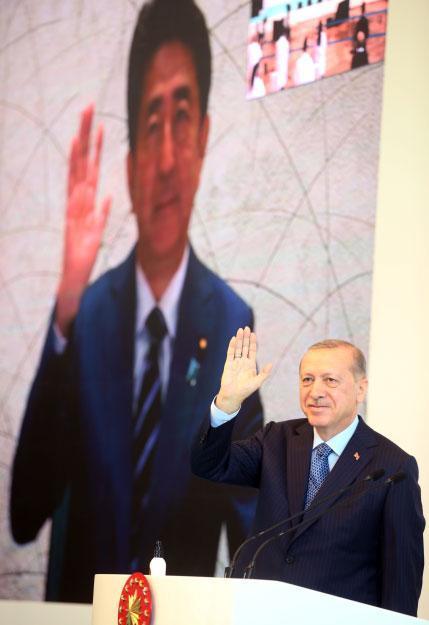 İstanbulda tarihi gün Cumhurbaşkanı Erdoğan ve Şinzo Abeden tarihi mesajlar